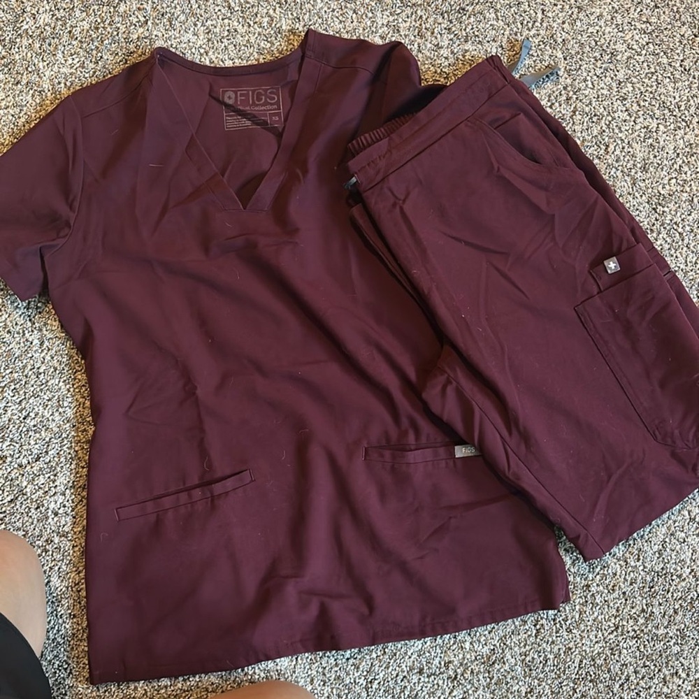 Figs Burgundy Scrub Set